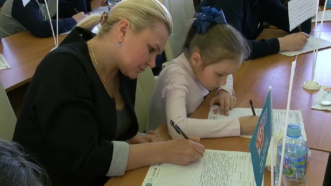 Реутов, тотальный диктант, грамотность, Михаил Богдасаров, русский язык