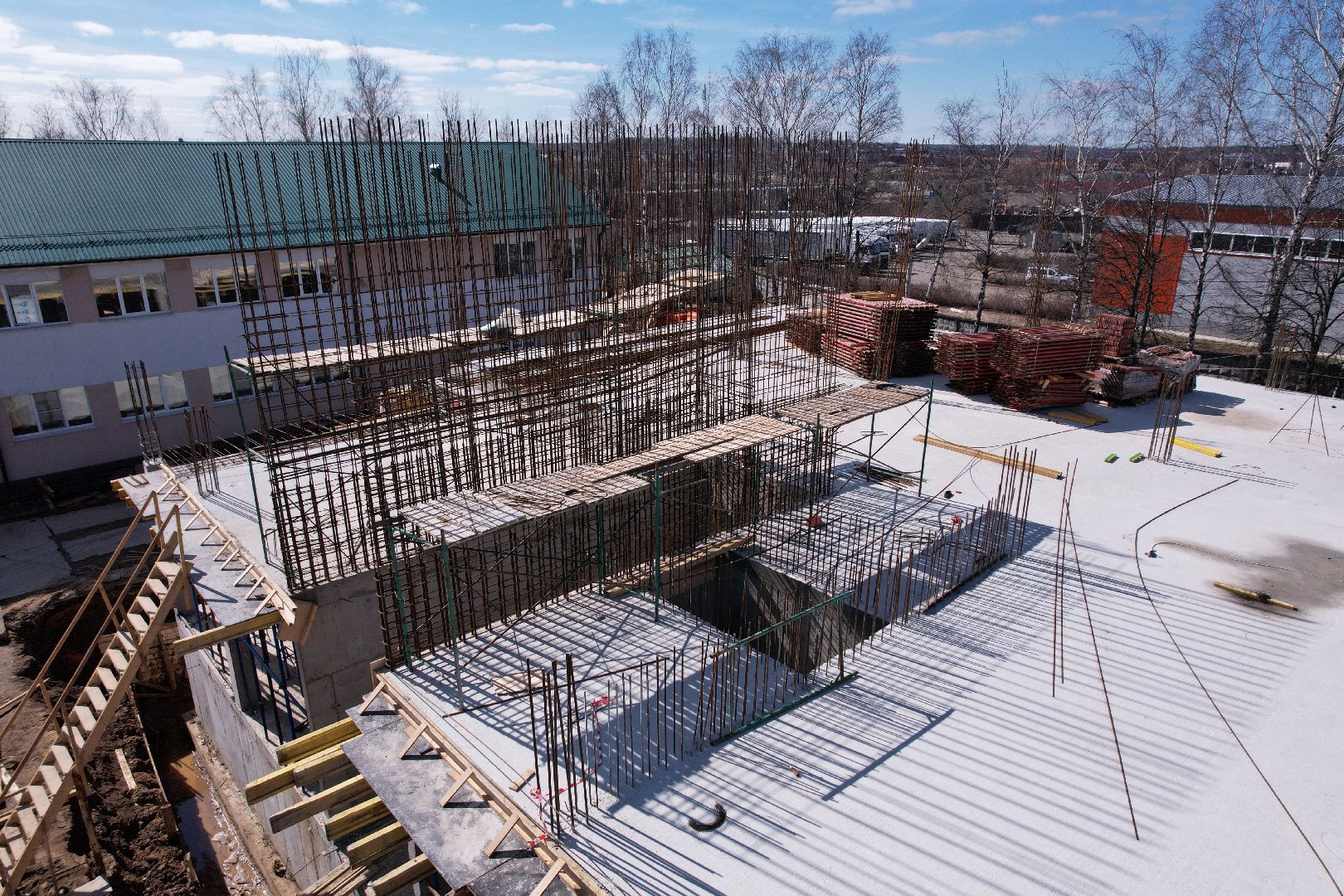 видео с коптера, школа, истра, пристройка,