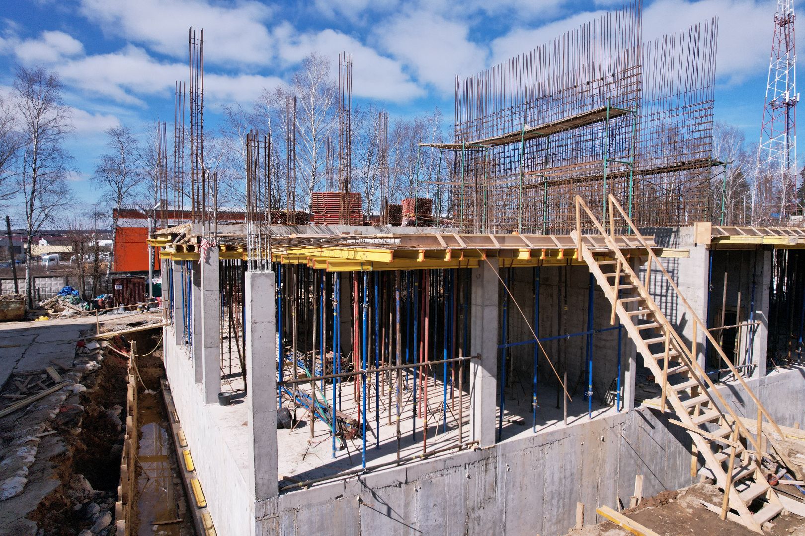 видео с коптера, школа, истра, пристройка,