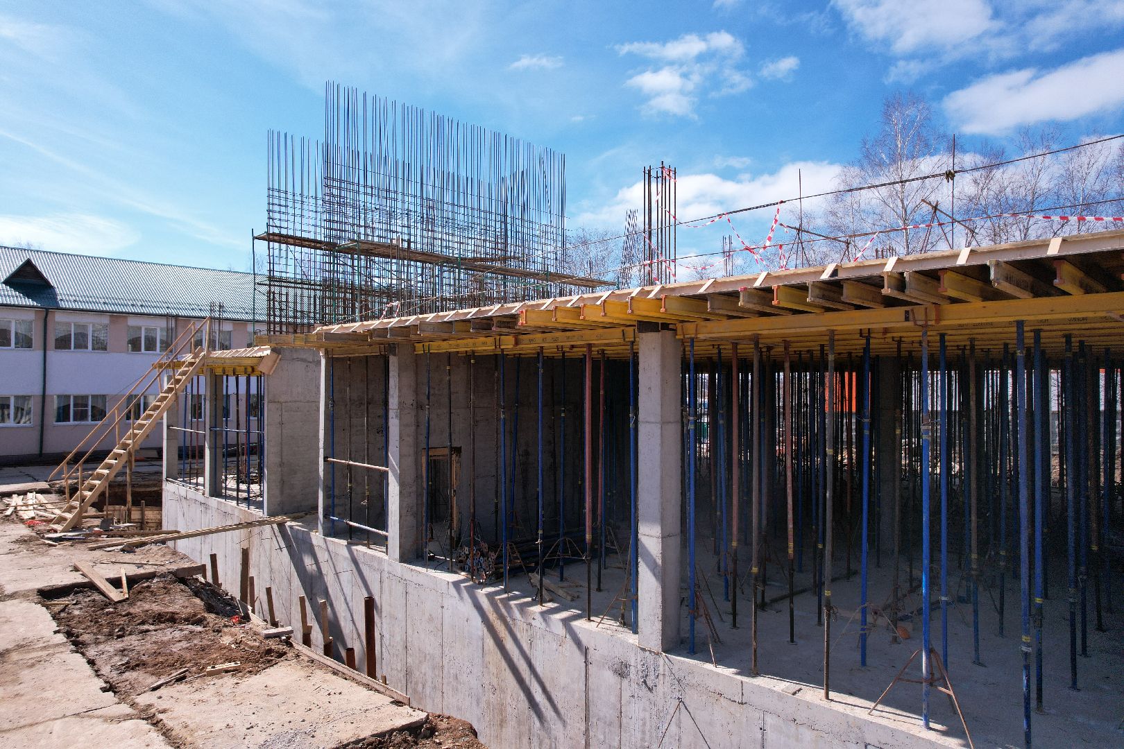 видео с коптера, школа, истра, пристройка,