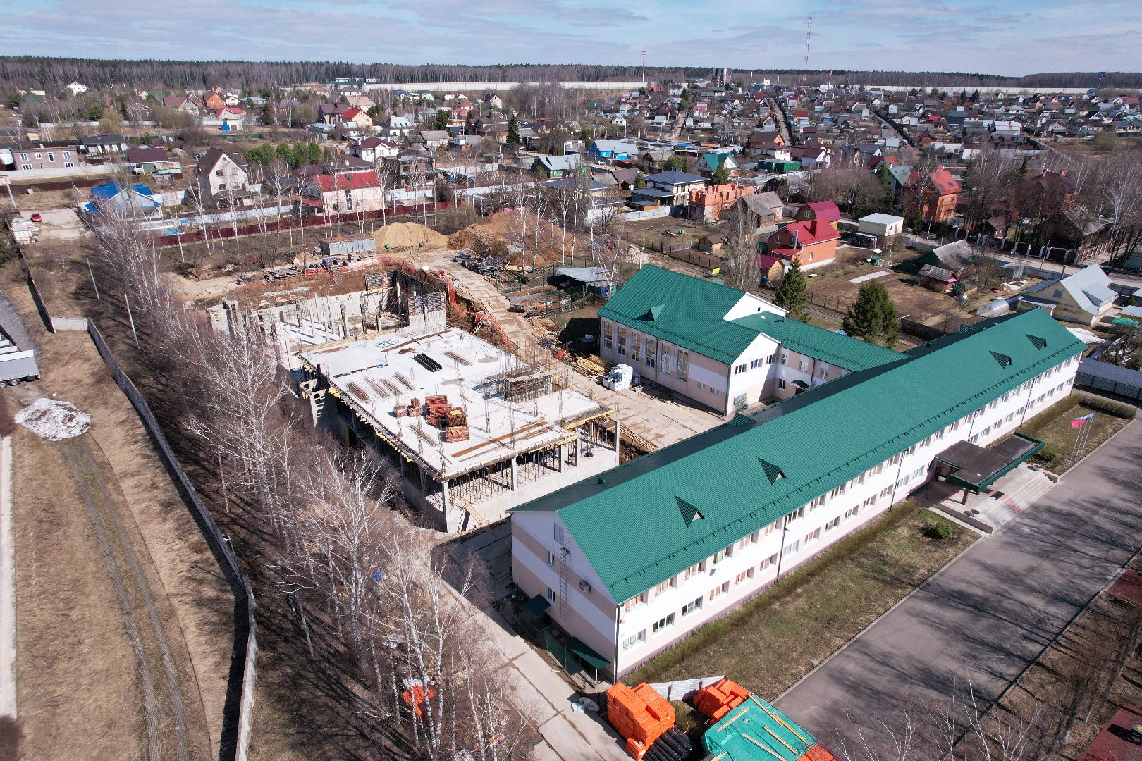 видео с коптера, школа, истра, пристройка,