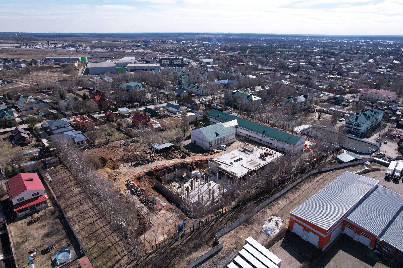 видео с коптера, школа, истра, пристройка,