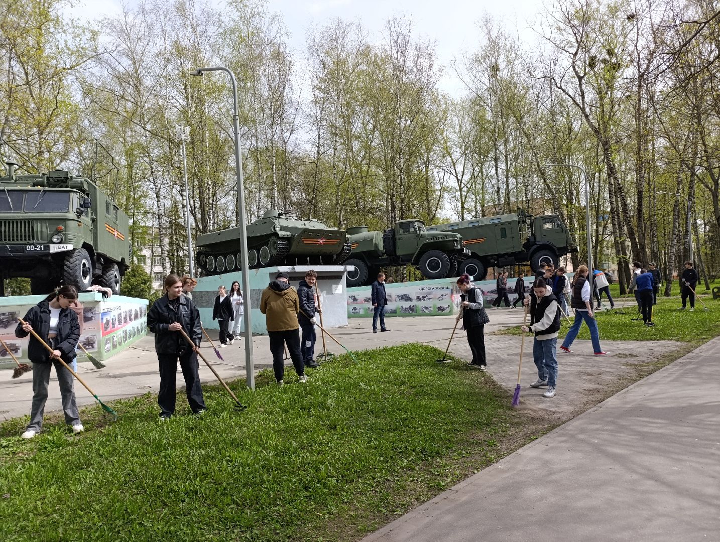 Бронницы, Благоустройство, День добрых дел, Уборка территорий, Мемориал Ученым и воинам-автомобилистам,