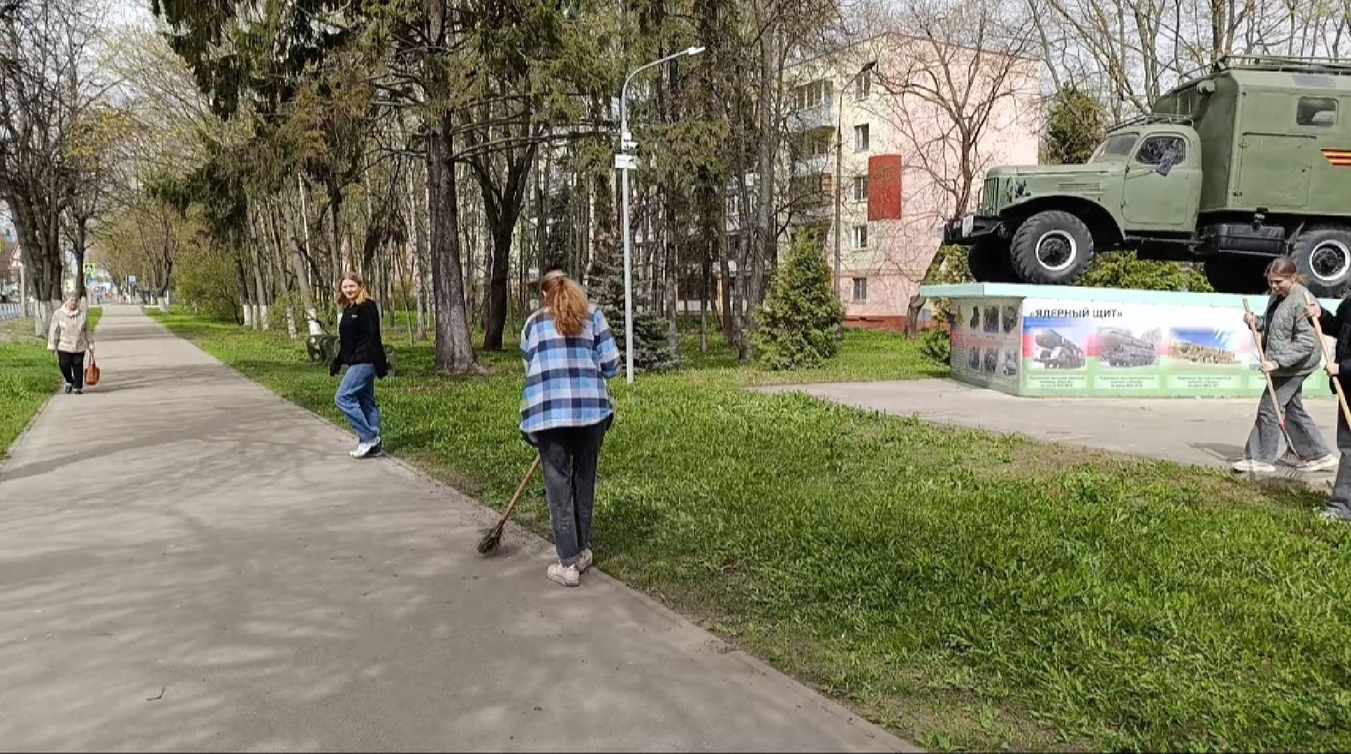 Бронницы, Благоустройство, День добрых дел, Уборка территорий, Мемориал Ученым и воинам-автомобилистам,