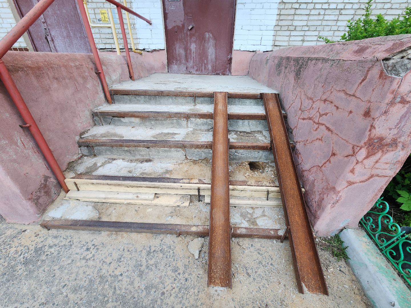 выездная администрация, тротуары, ремонт кровли,