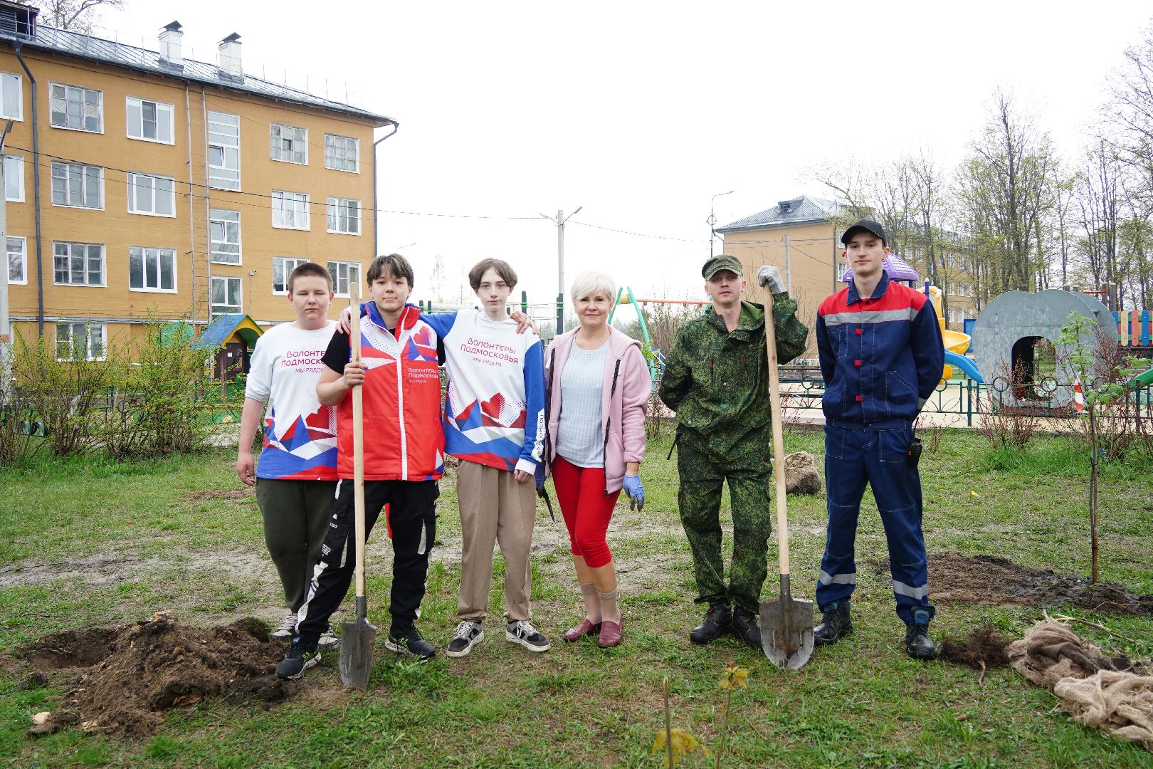 субботник, областной субботник, озеленение двора, Рошаль, Большая Шатура,