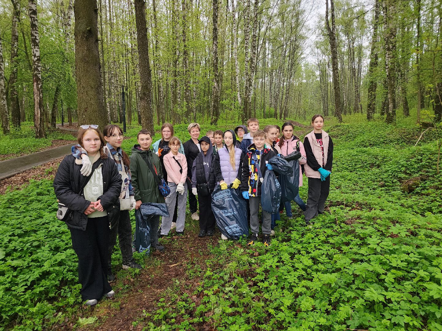 День добрых дел, уборка общественных территорий, школьники, Ногинск, Богородский городской округ,