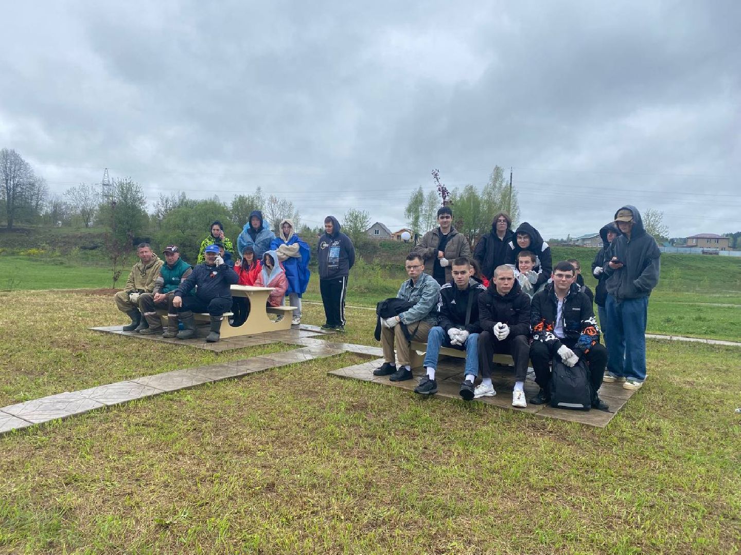 можайск, можайский городской округ, подмосковье, день добрых дел, акция, областная акция, волонтеры, активисты, посадка деревьев, парк, парк ривьера, благоустройство, субботник,