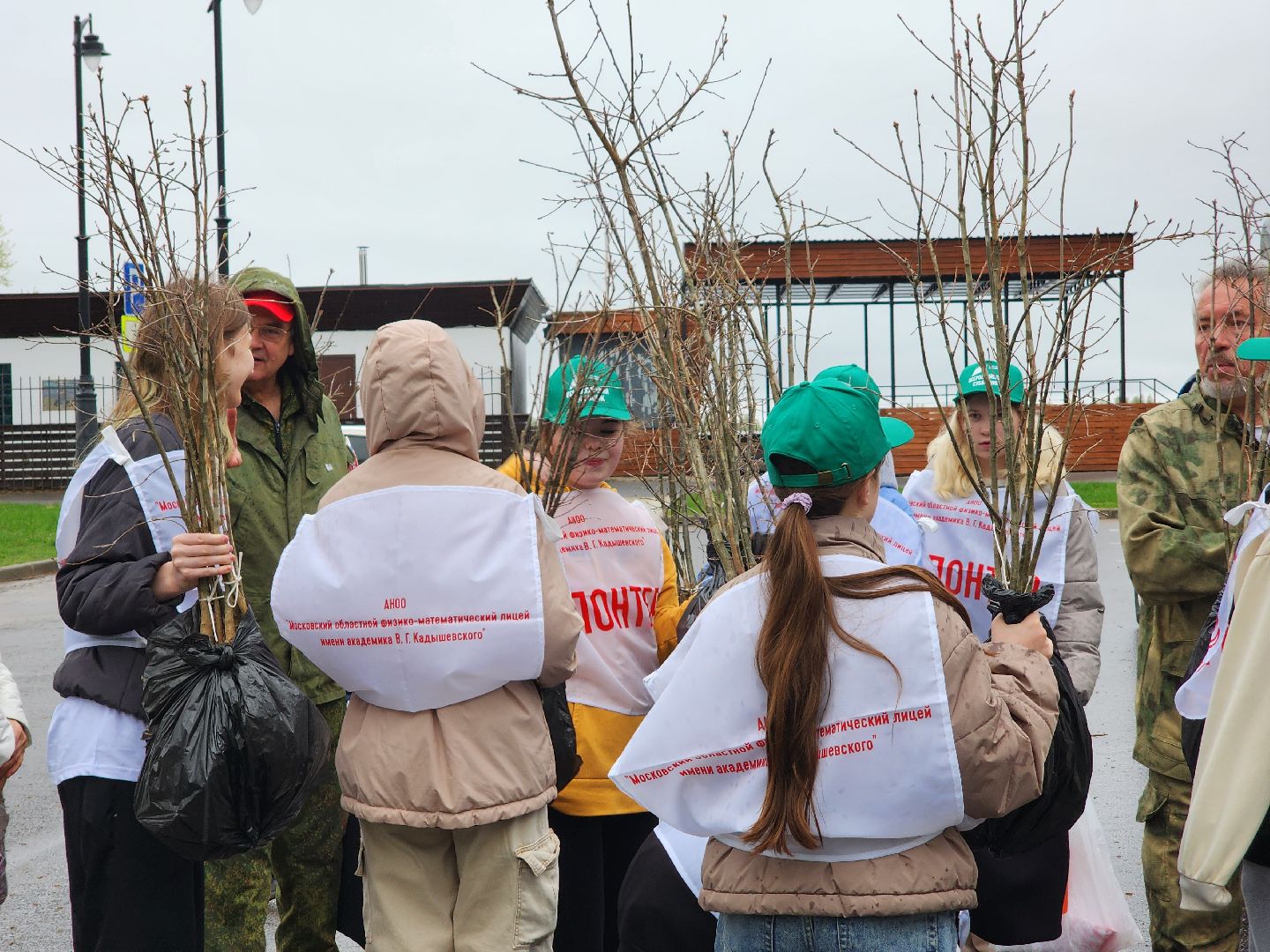 Дубна, всероссийский субботник, Школьники, посадка деревьев,