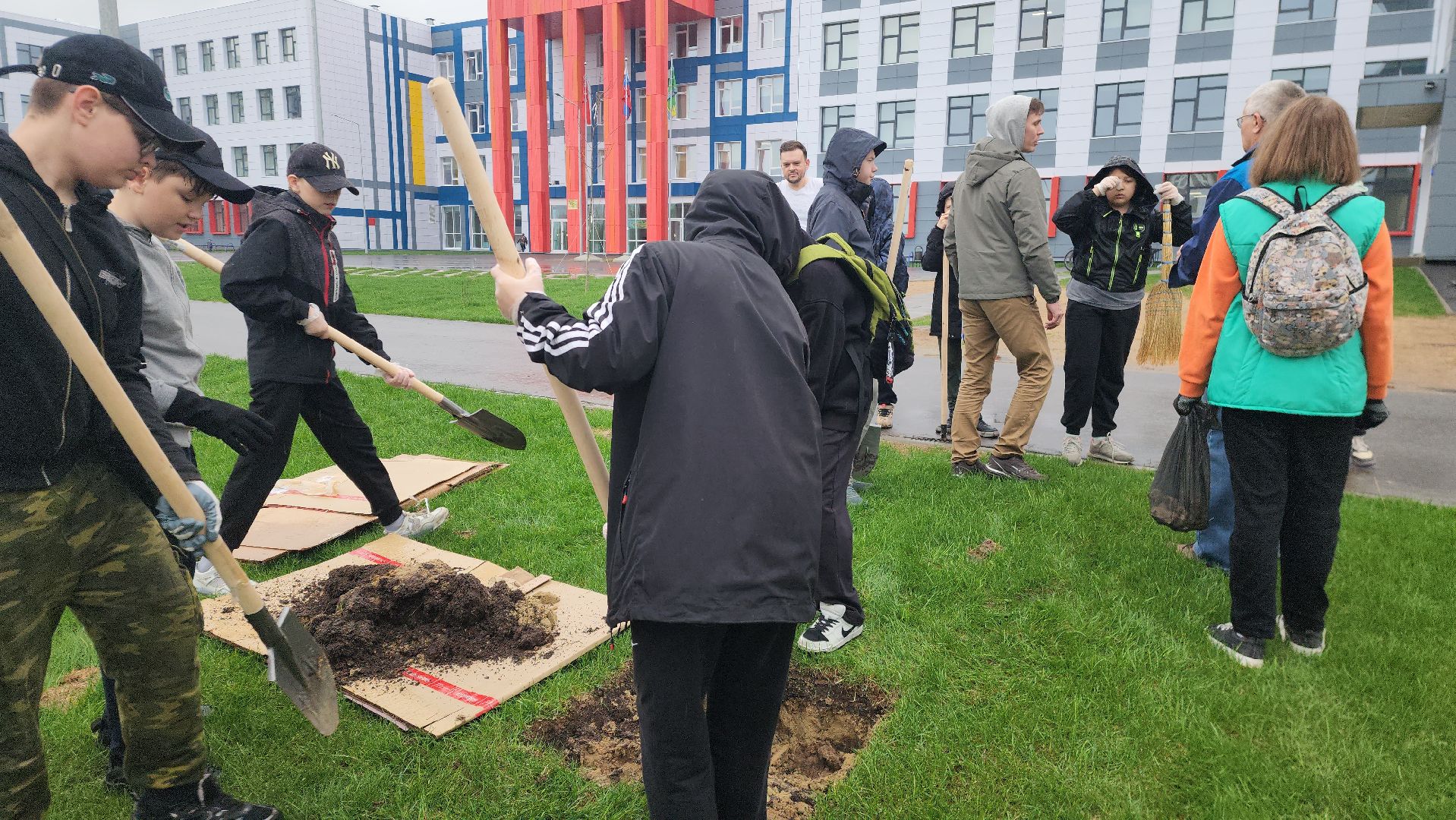 день добрых дел, шатура, лицей перспектива, елки, высадка деревьев, областная акция,