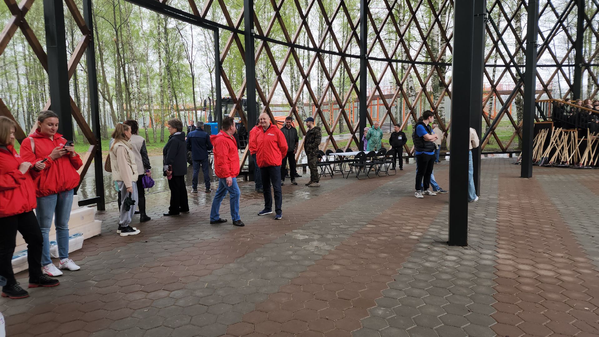 субботник, егорьевск, парк, парк 200 лет егорьевску, деревья, чебурашка, гена, шапокляк, чай, пирожки,