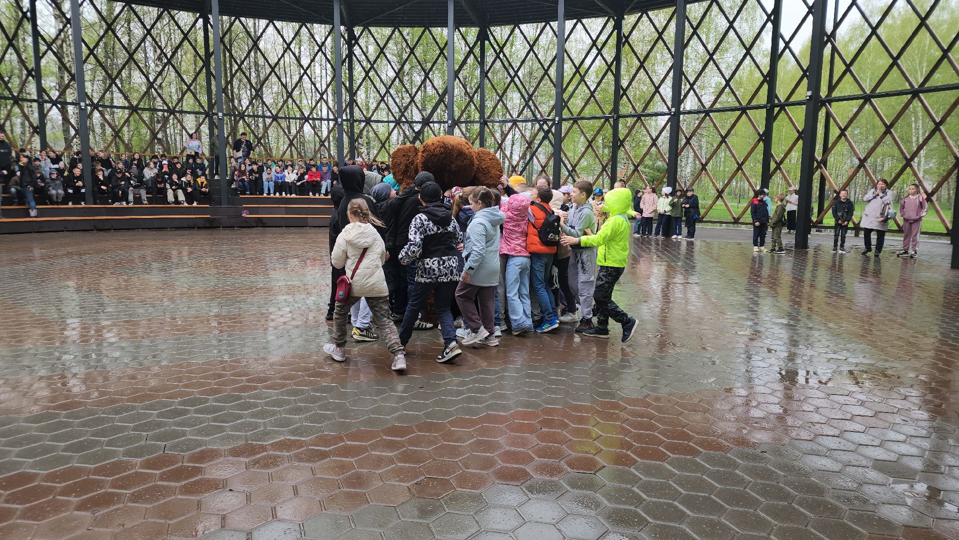 субботник, егорьевск, парк, парк 200 лет егорьевску, деревья, чебурашка, гена, шапокляк, чай, пирожки,