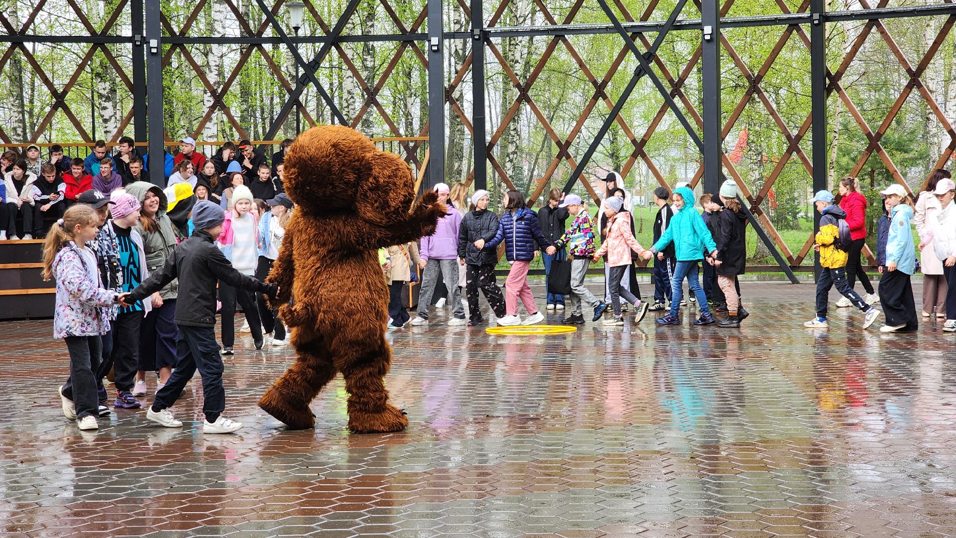 субботник, егорьевск, парк, парк 200 лет егорьевску, деревья, чебурашка, гена, шапокляк, чай, пирожки,