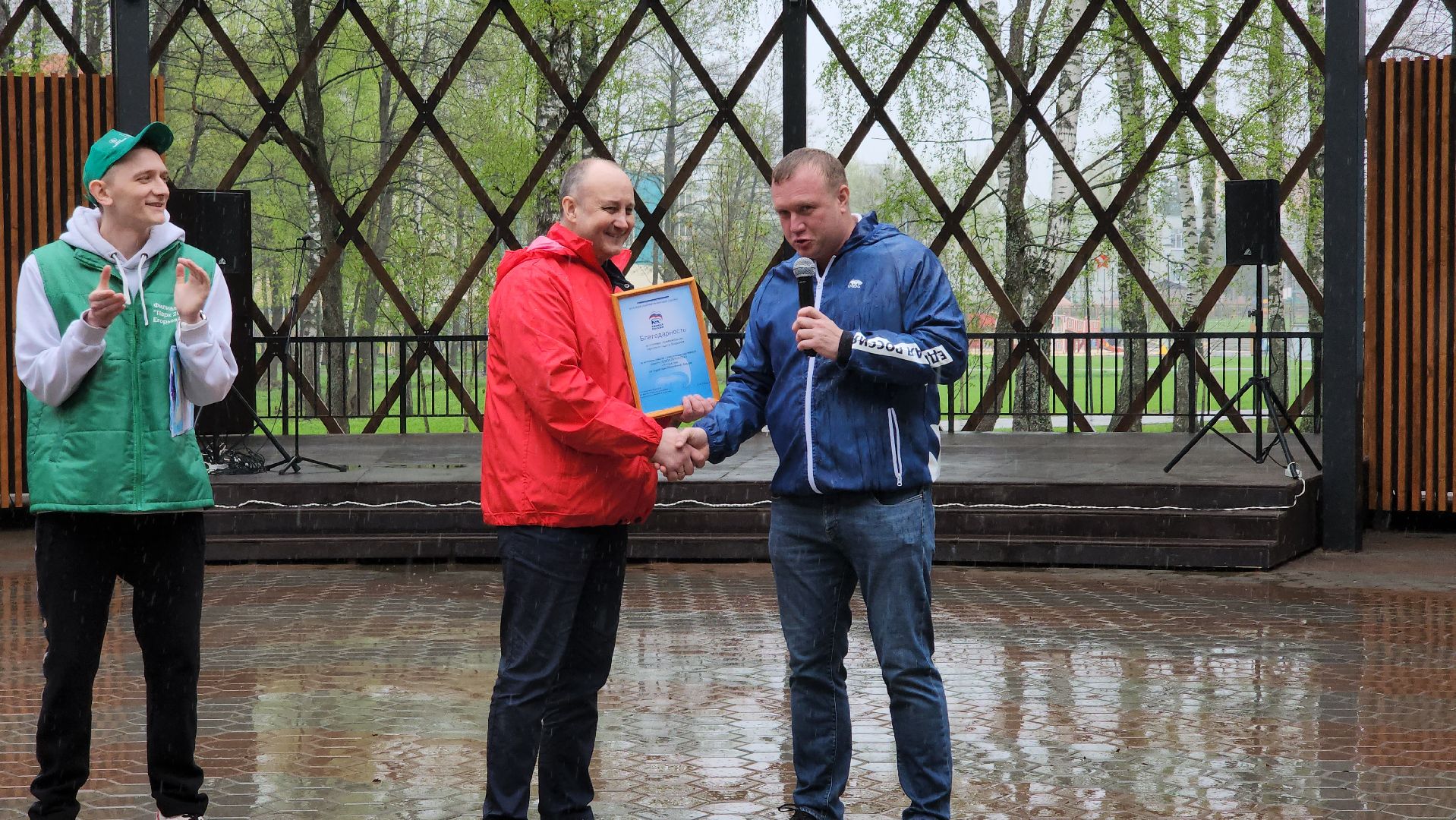 субботник, егорьевск, парк, парк 200 лет егорьевску, деревья, чебурашка, гена, шапокляк, чай, пирожки,