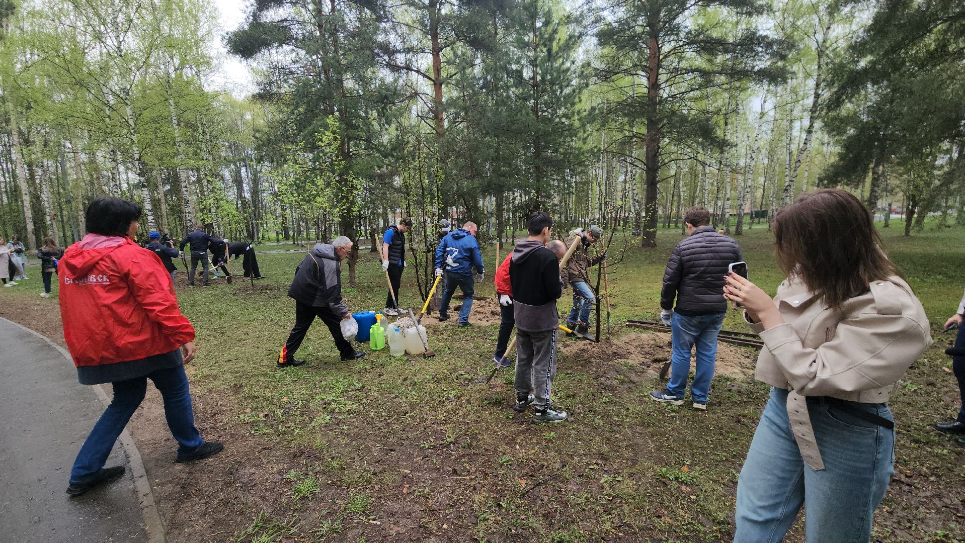 субботник, егорьевск, парк, парк 200 лет егорьевску, деревья, чебурашка, гена, шапокляк, чай, пирожки,