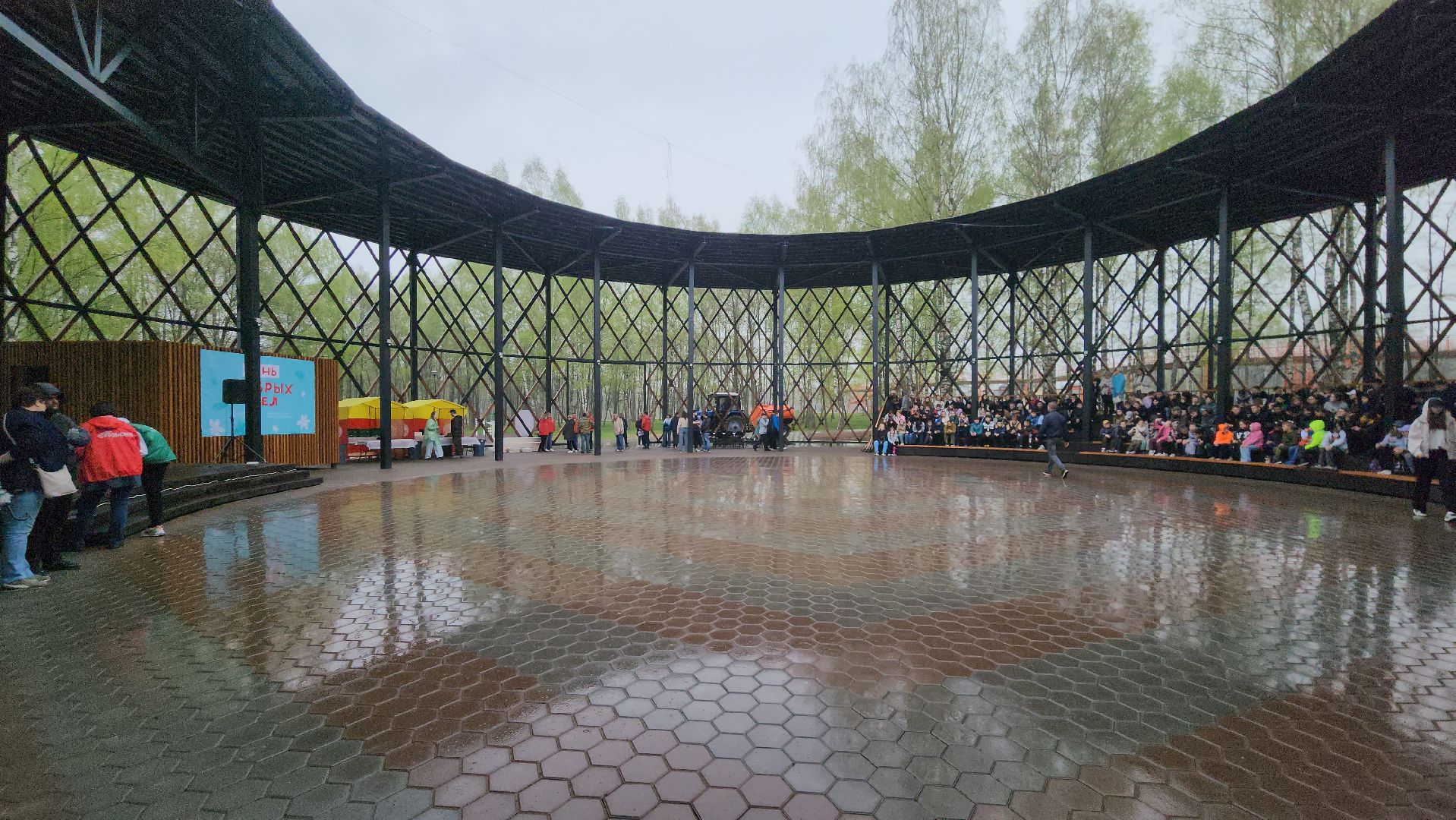 субботник, егорьевск, парк, парк 200 лет егорьевску, деревья, чебурашка, гена, шапокляк, чай, пирожки,