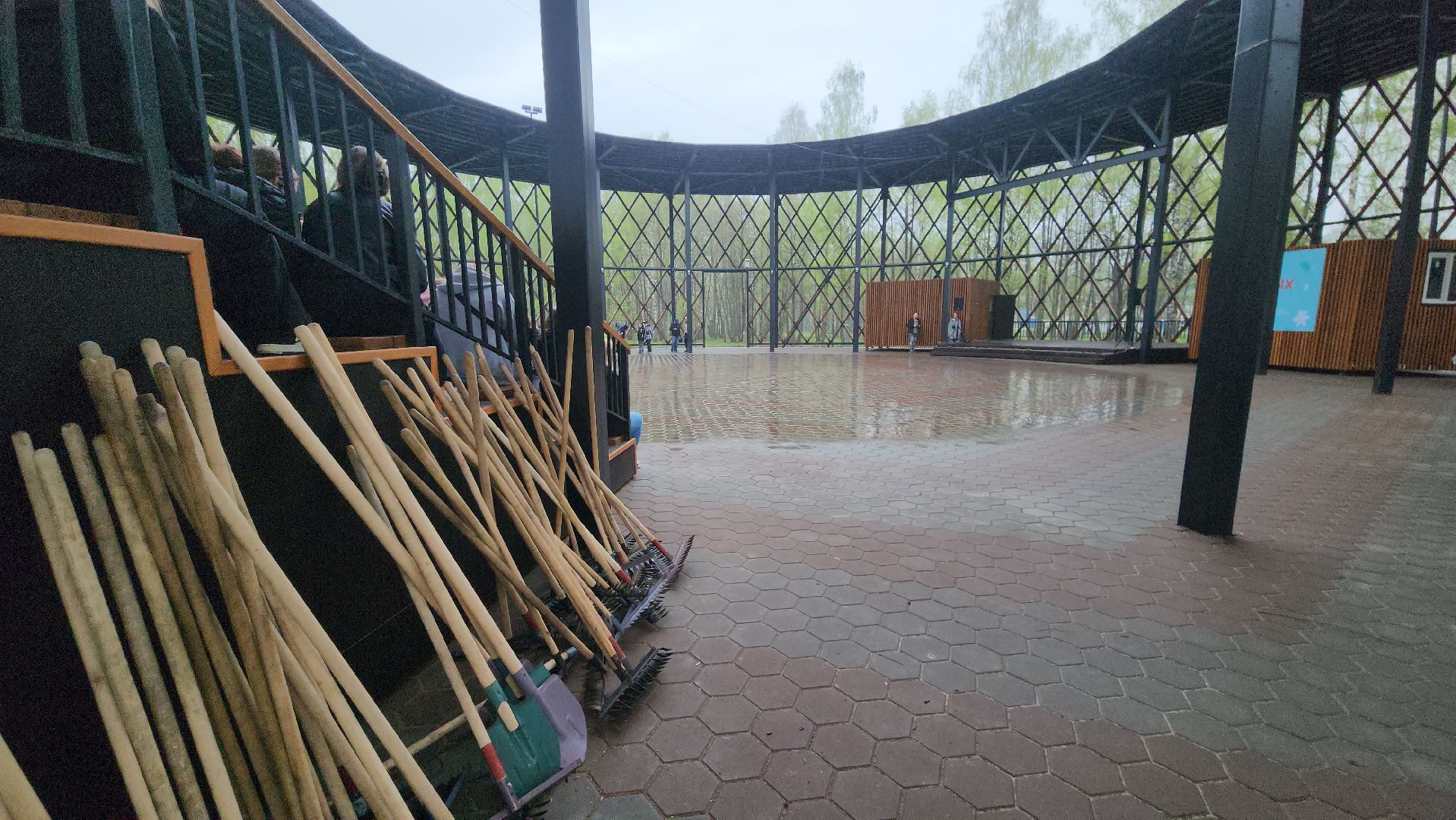 субботник, егорьевск, парк, парк 200 лет егорьевску, деревья, чебурашка, гена, шапокляк, чай, пирожки,