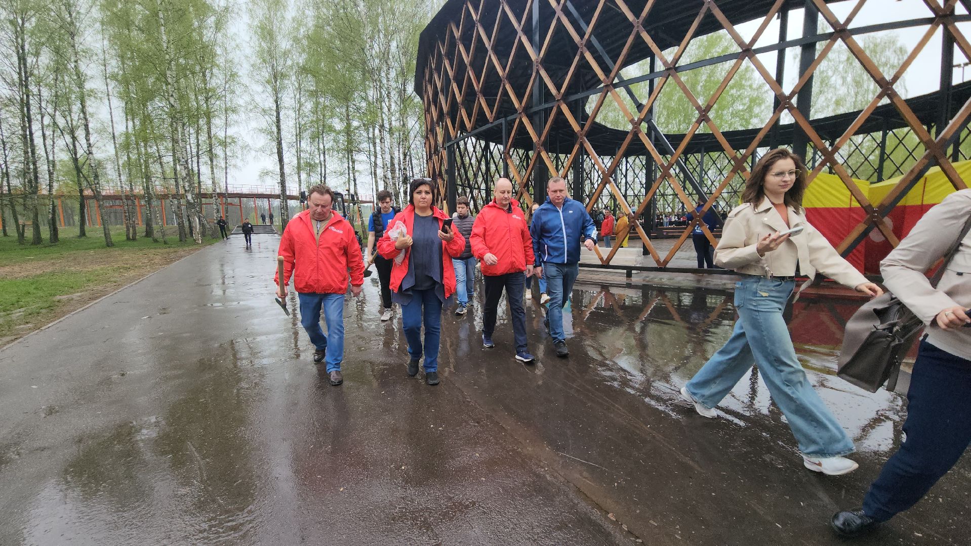 субботник, егорьевск, парк, парк 200 лет егорьевску, деревья, чебурашка, гена, шапокляк, чай, пирожки,