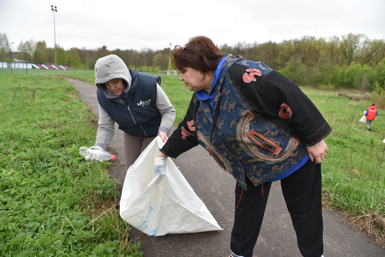 лотошино, лотошинский стадион, вода россии, субботник, экология, река,