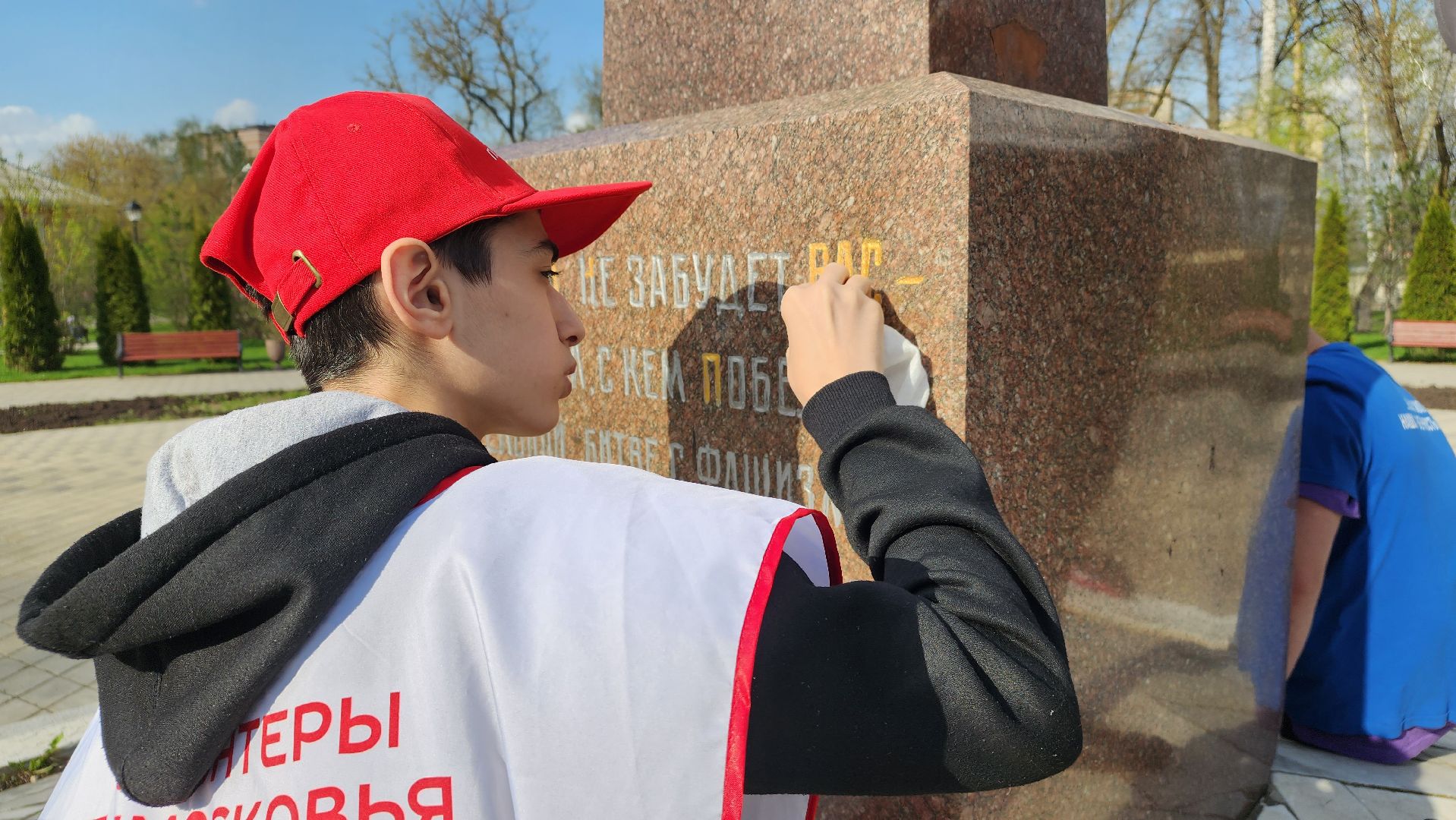 памятники, 9 мая, благоустройство, Лосино-Петровский, волонтры, молодая гвардия подмосковья, Единая Россия,