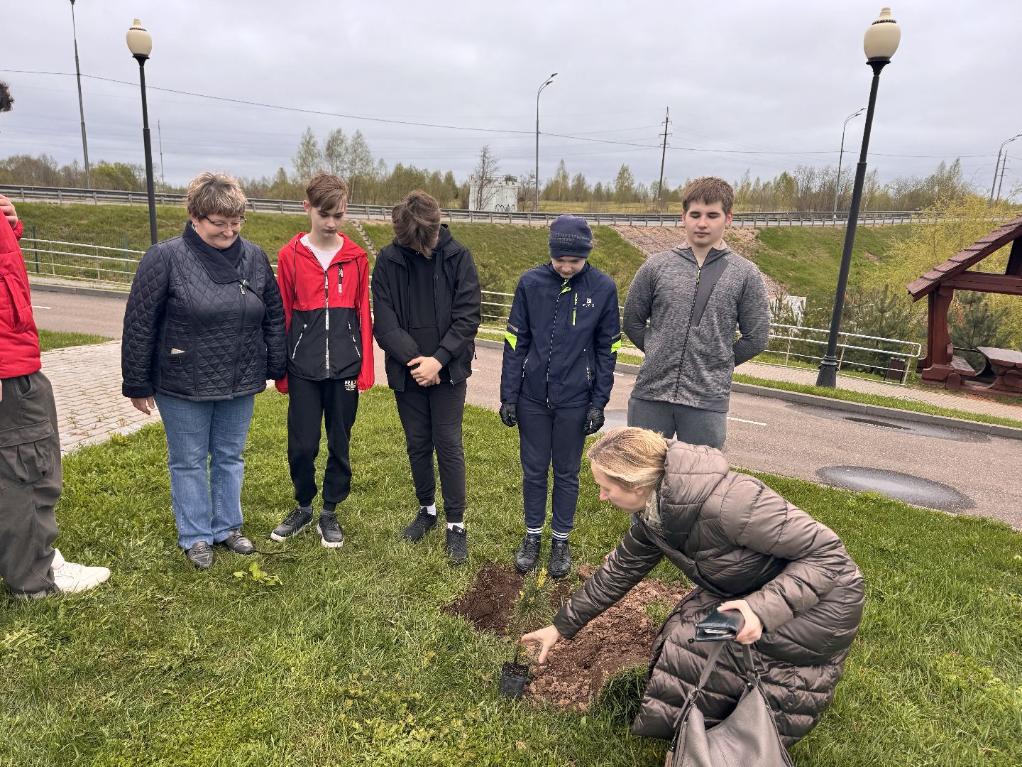 шаховская, день добрых дел, высадка деревьев, акция, акция в городском парке,