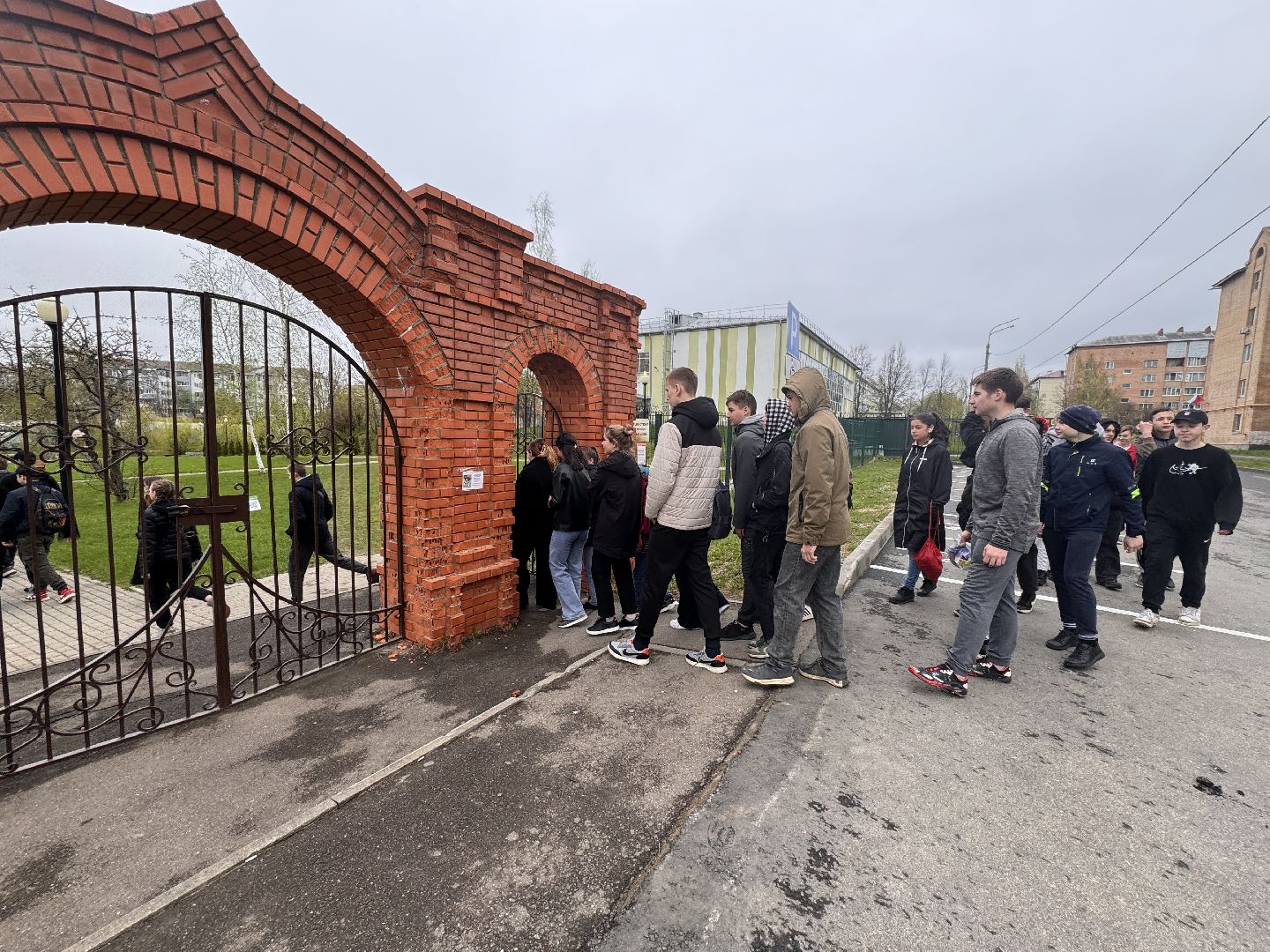 шаховская, день добрых дел, высадка деревьев, акция, акция в городском парке,