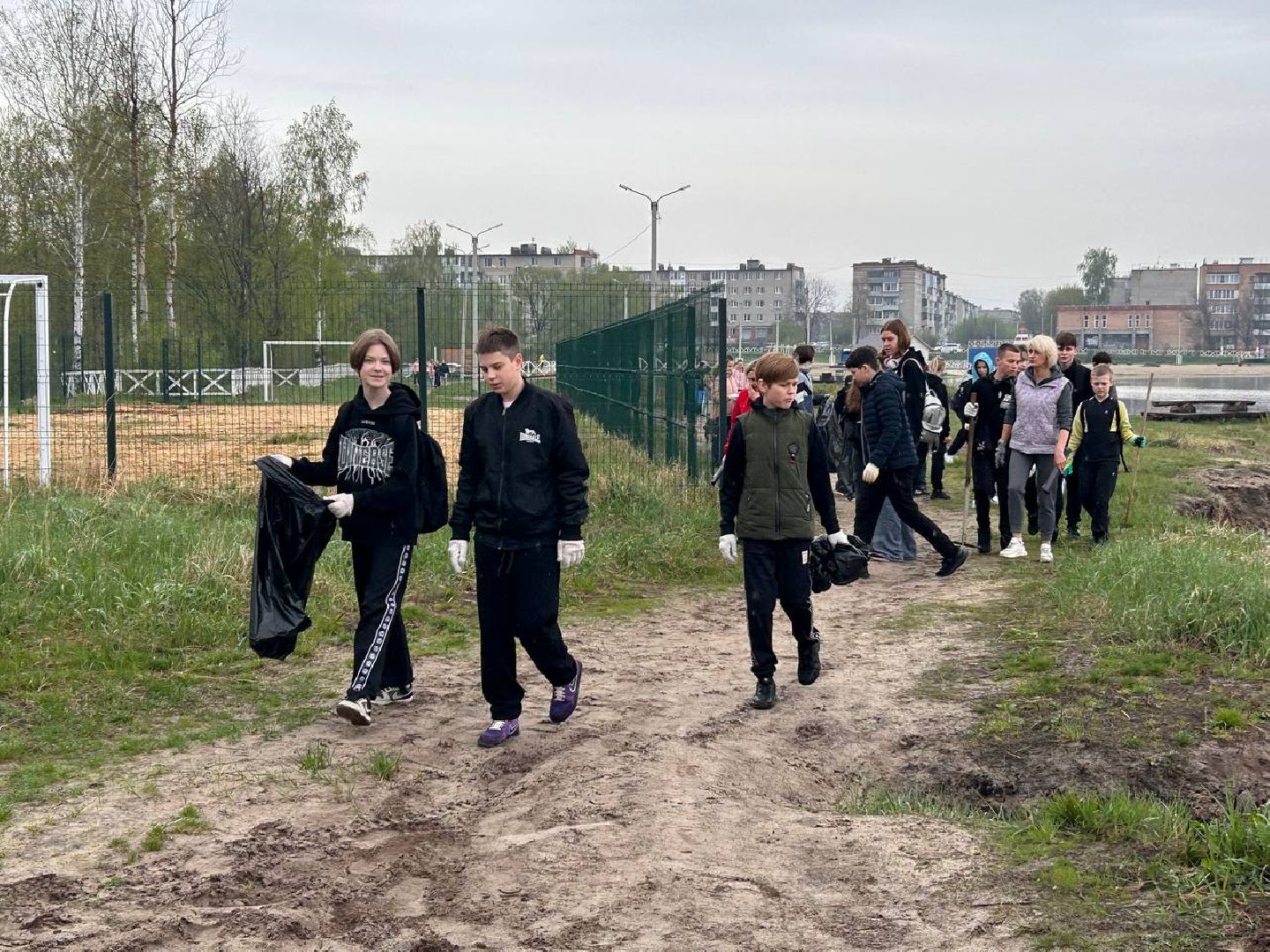 общеобластной субботник, день добрых дел, озеро Юбилейное, Рошаль, рошальский лицей, Большая Шатура, парк Крестов брод, озеленение,