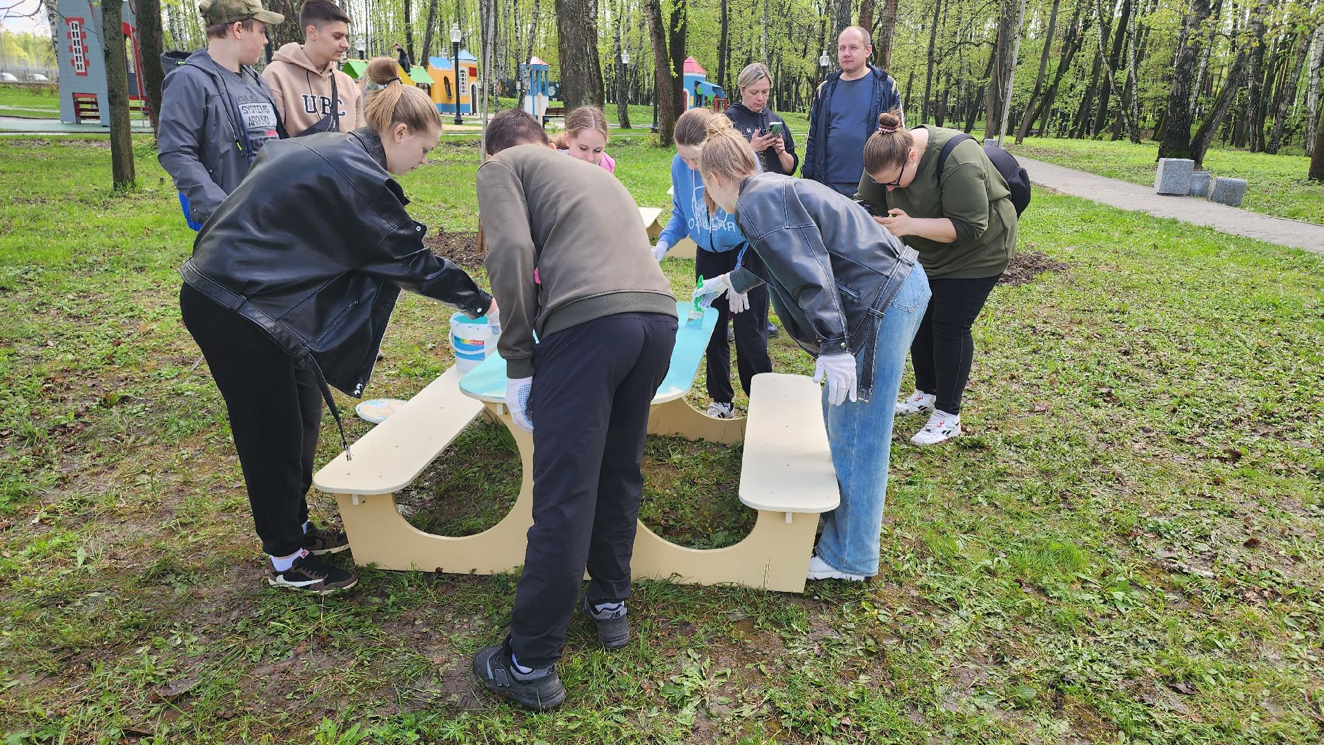кашира, день добрых дел, скамья дружбы, министерство благоустройства, городской парк, благотворительная акция,