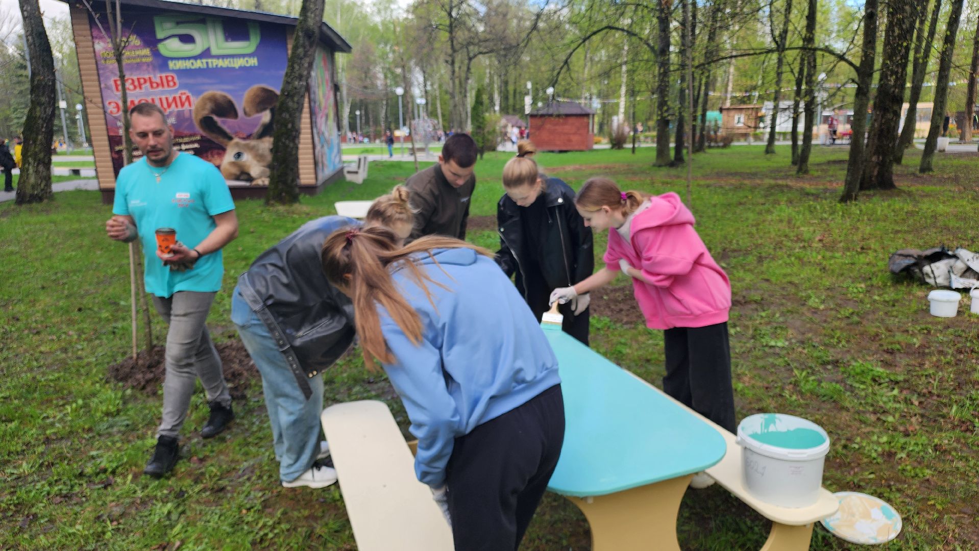 кашира, день добрых дел, скамья дружбы, министерство благоустройства, городской парк, благотворительная акция,