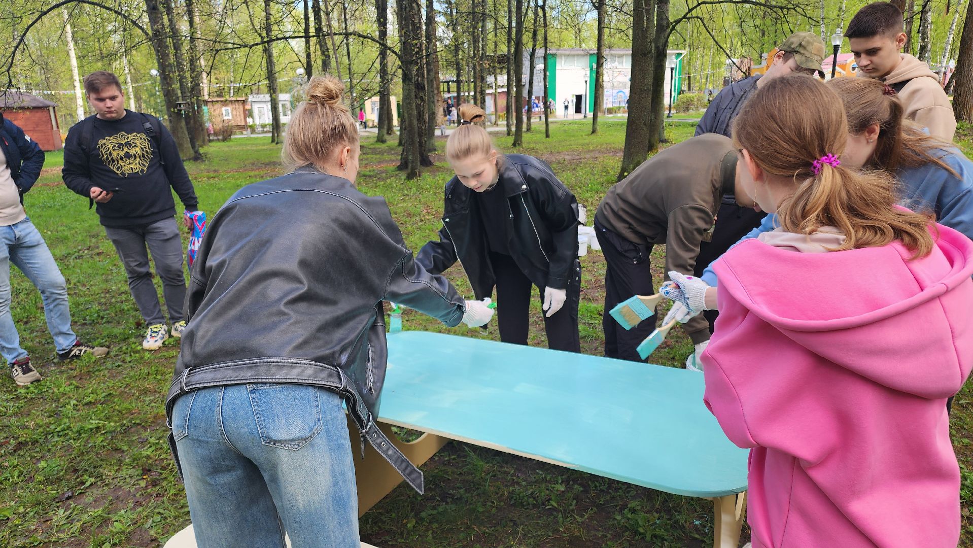 кашира, день добрых дел, скамья дружбы, министерство благоустройства, городской парк, благотворительная акция,