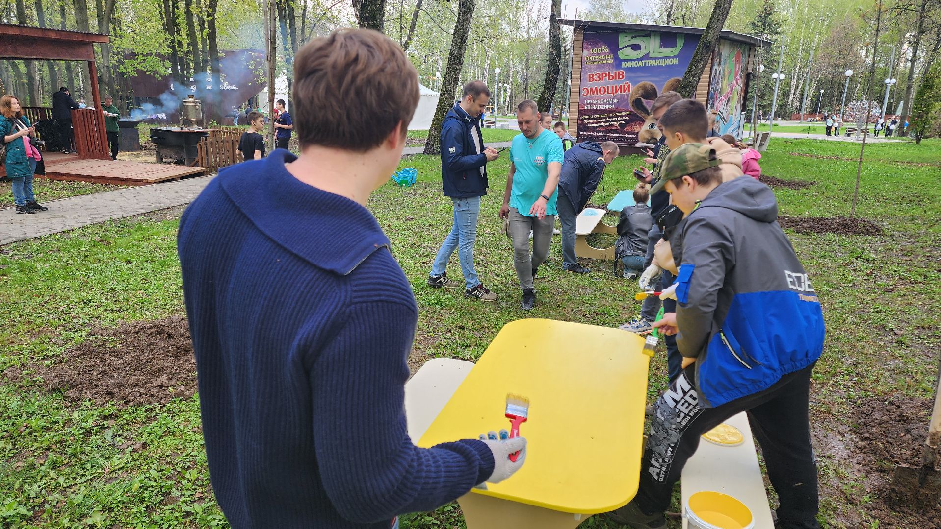 кашира, день добрых дел, скамья дружбы, министерство благоустройства, городской парк, благотворительная акция,