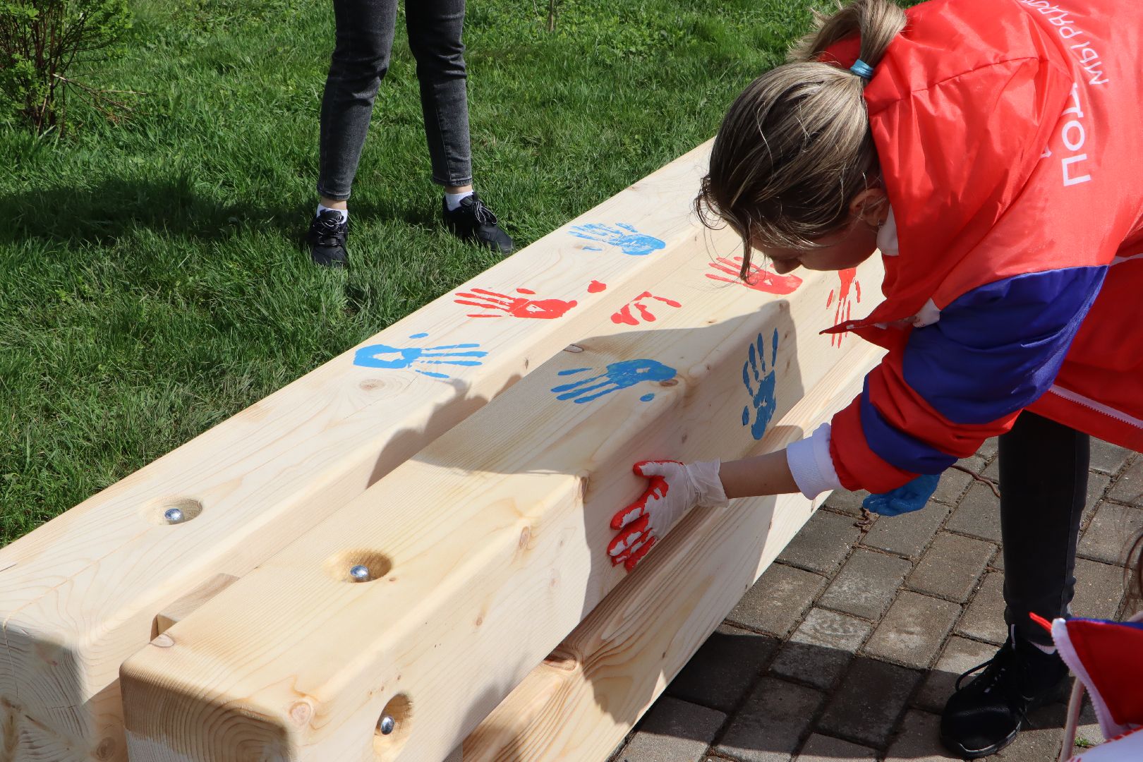 Серебряные Пруды, Парк Серебряный, скамейка Дружбы, красный клен, день добрых дел,
