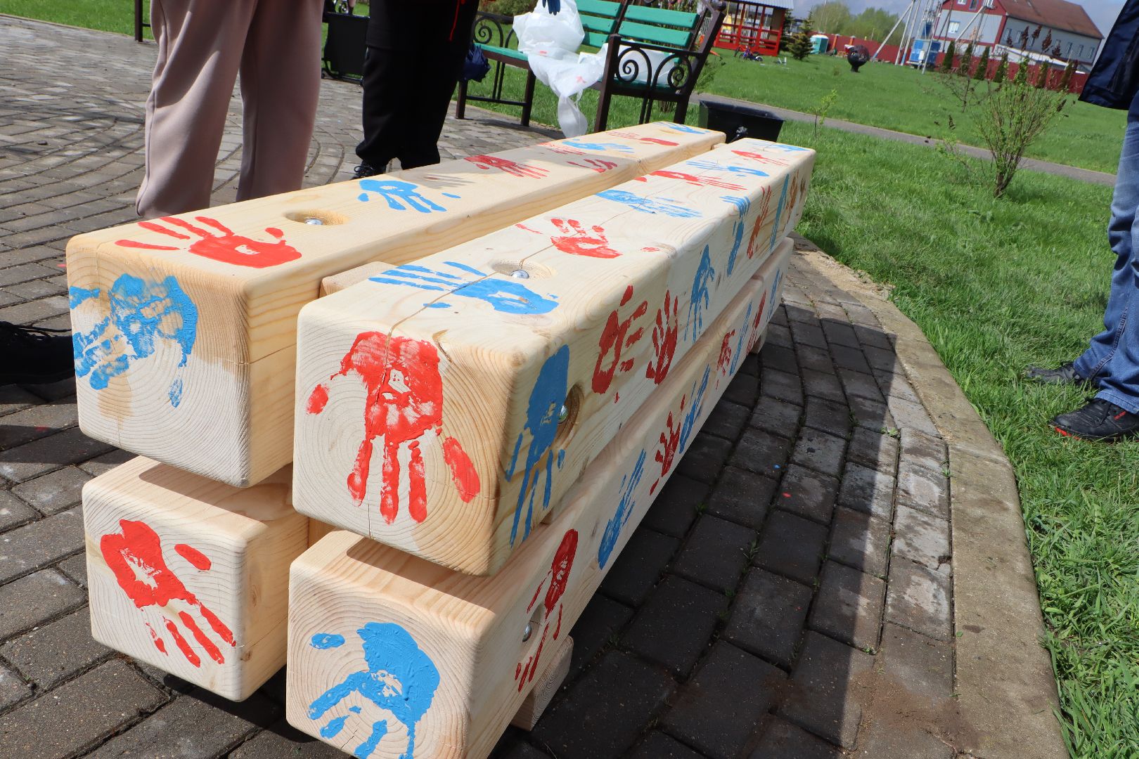 Серебряные Пруды, Парк Серебряный, скамейка Дружбы, красный клен, день добрых дел,