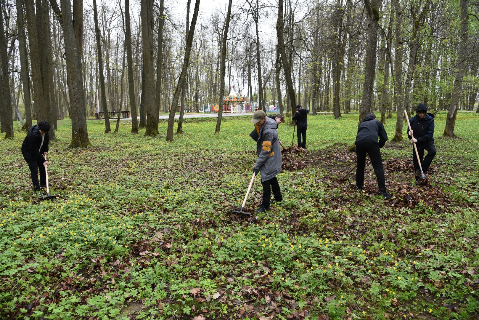 лотошино, лотошинский парк, субботник, день добрых дел, уборка территории,