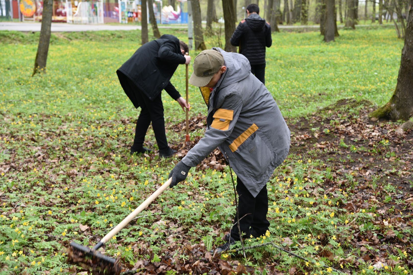 лотошино, лотошинский парк, субботник, день добрых дел, уборка территории,