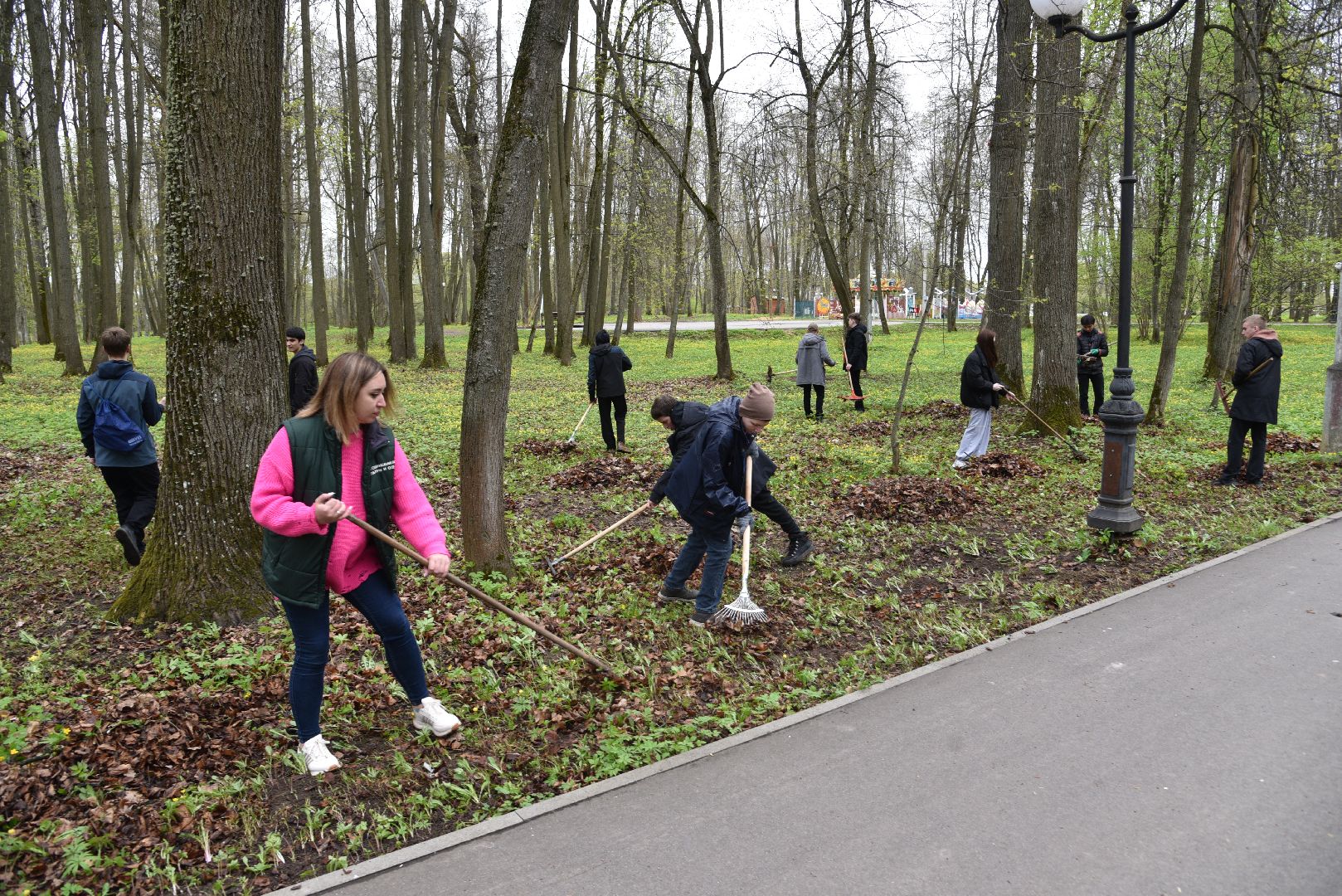 лотошино, лотошинский парк, субботник, день добрых дел, уборка территории,