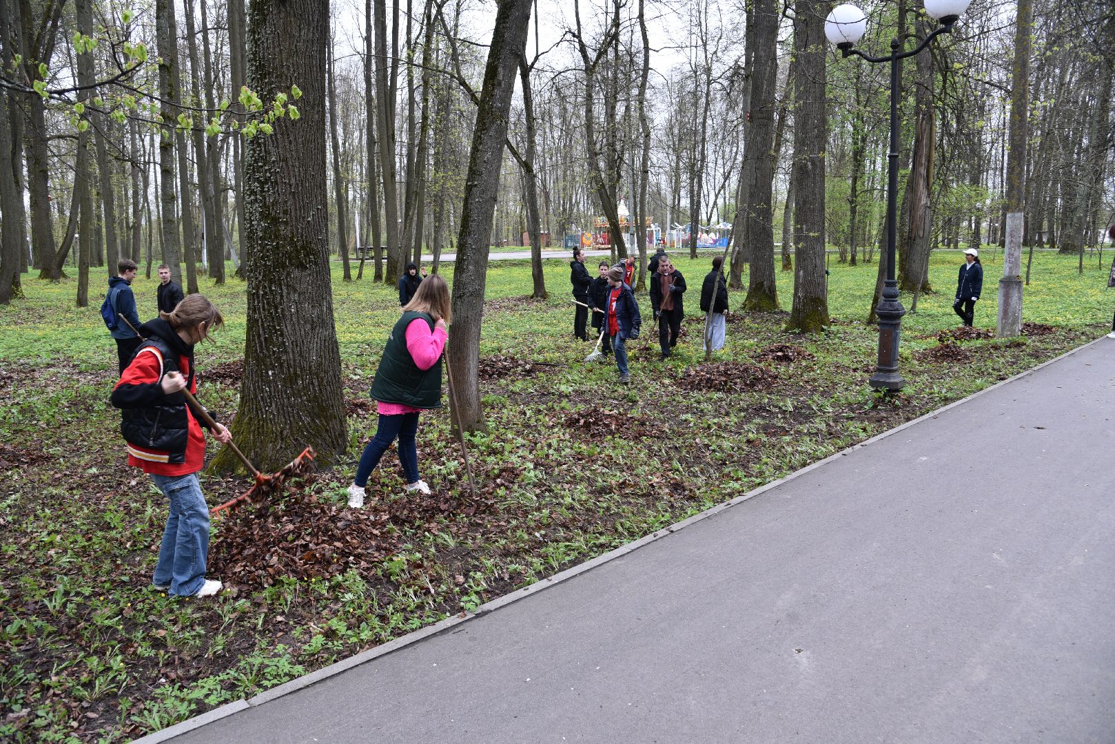 лотошино, лотошинский парк, субботник, день добрых дел, уборка территории,