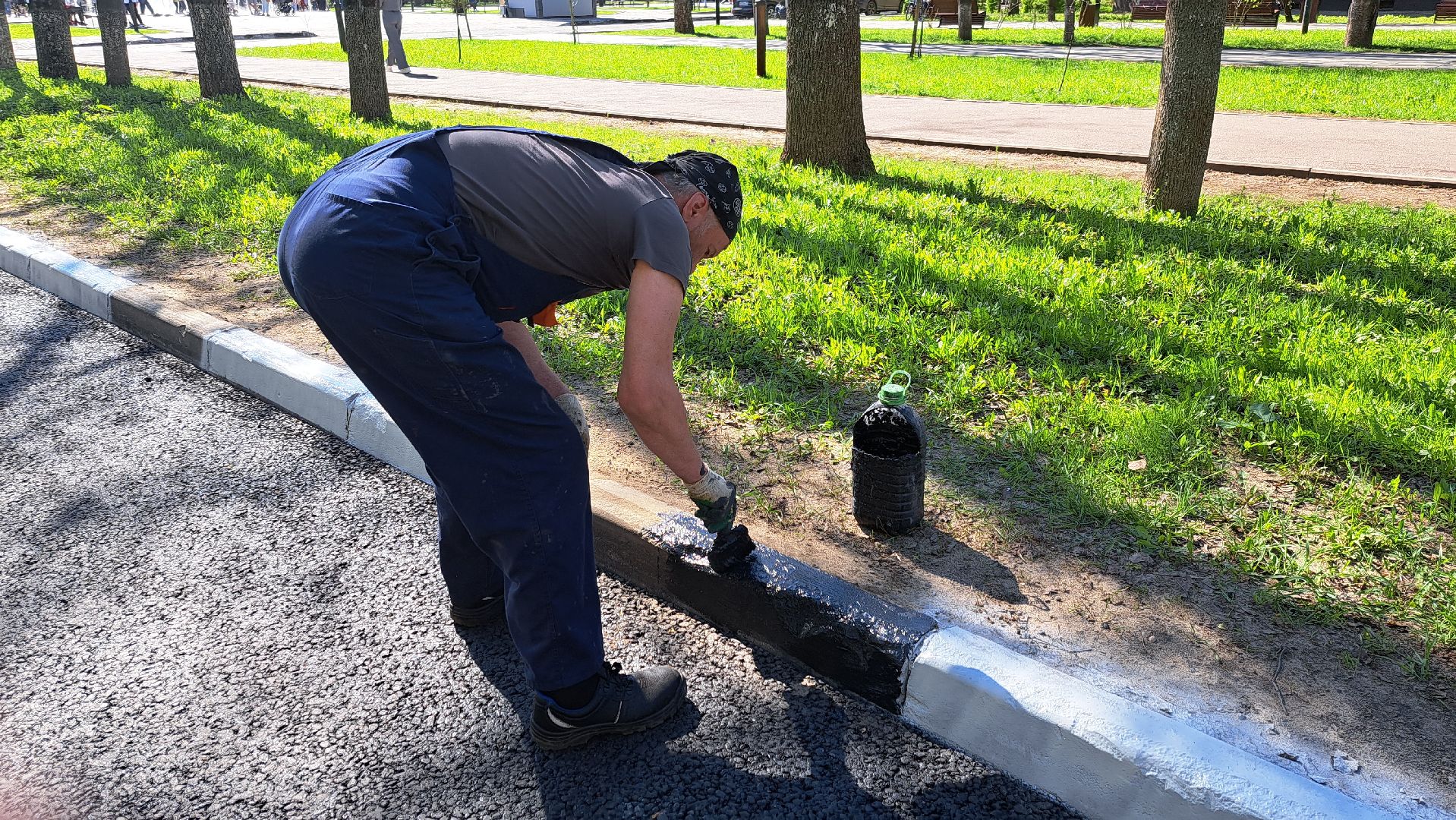 Бордюр, Покраска бордюра,