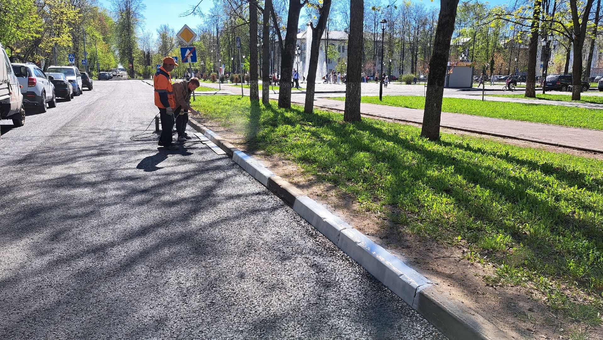 Бордюр, Покраска бордюра,