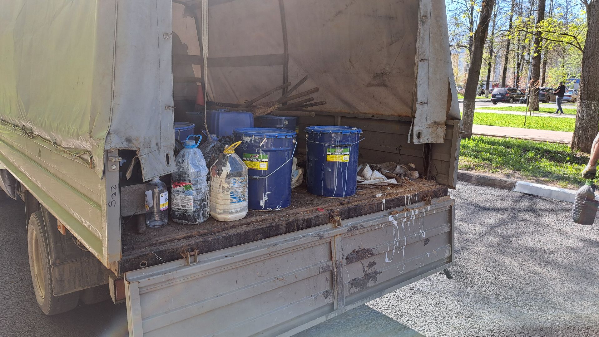 Бордюр, Покраска бордюра,