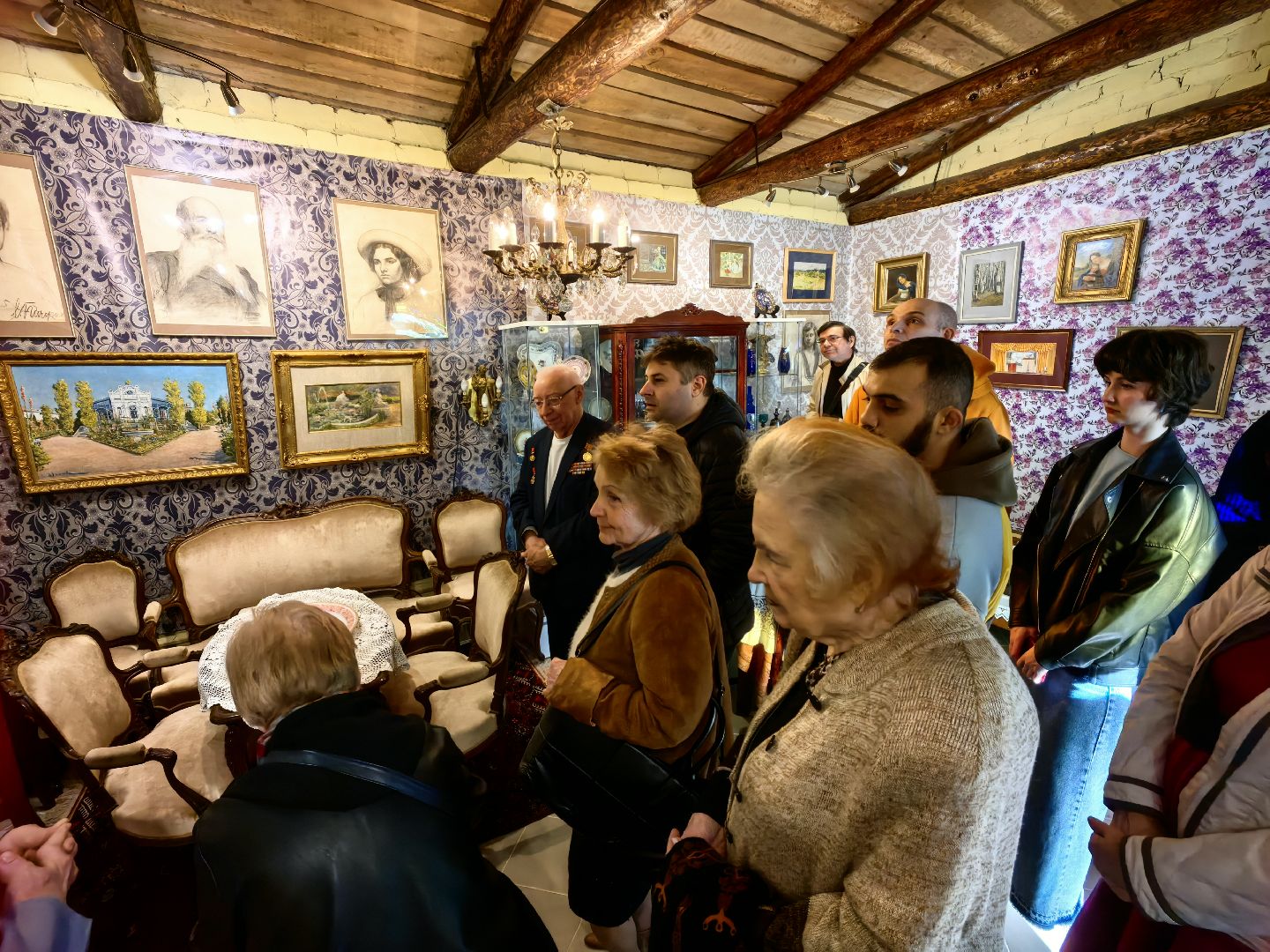 музей, экспонаты, 19 век, актеры,