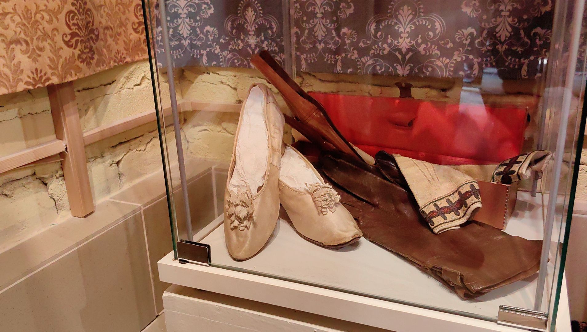 музей, экспонаты, 19 век, актеры,