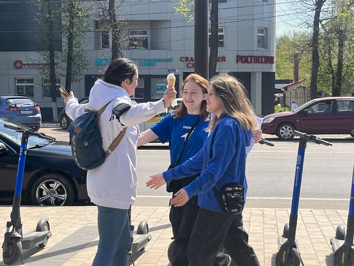 наро-фоминск, флешмоб, первомай, обними меня, движение первых,