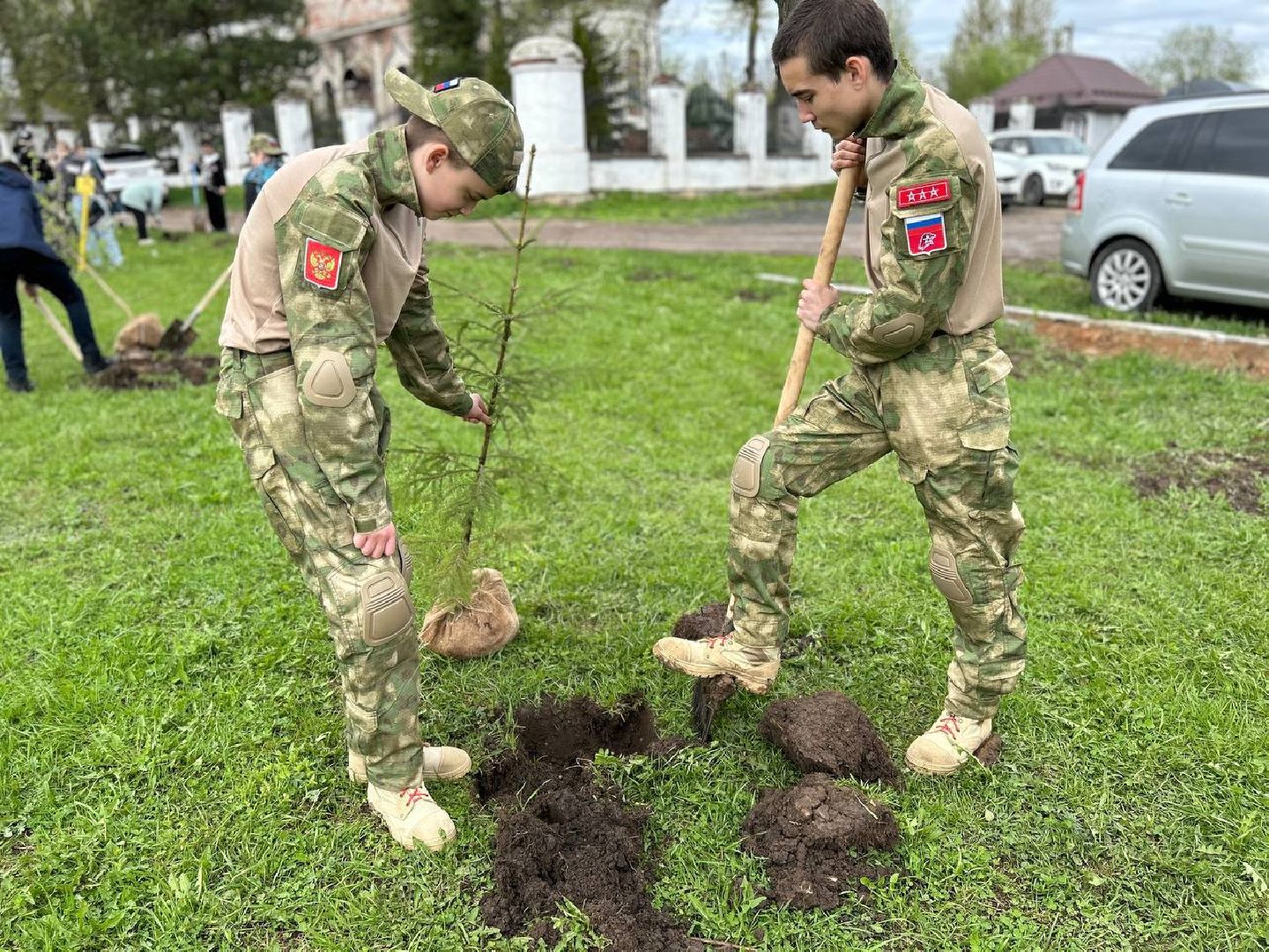 Домодедово, объект культурного наследия, Подмосковье, Культура, День добрых дел, Церковь, Храм, субботник, Субботник в храме, Духовенство, Отец Александр,