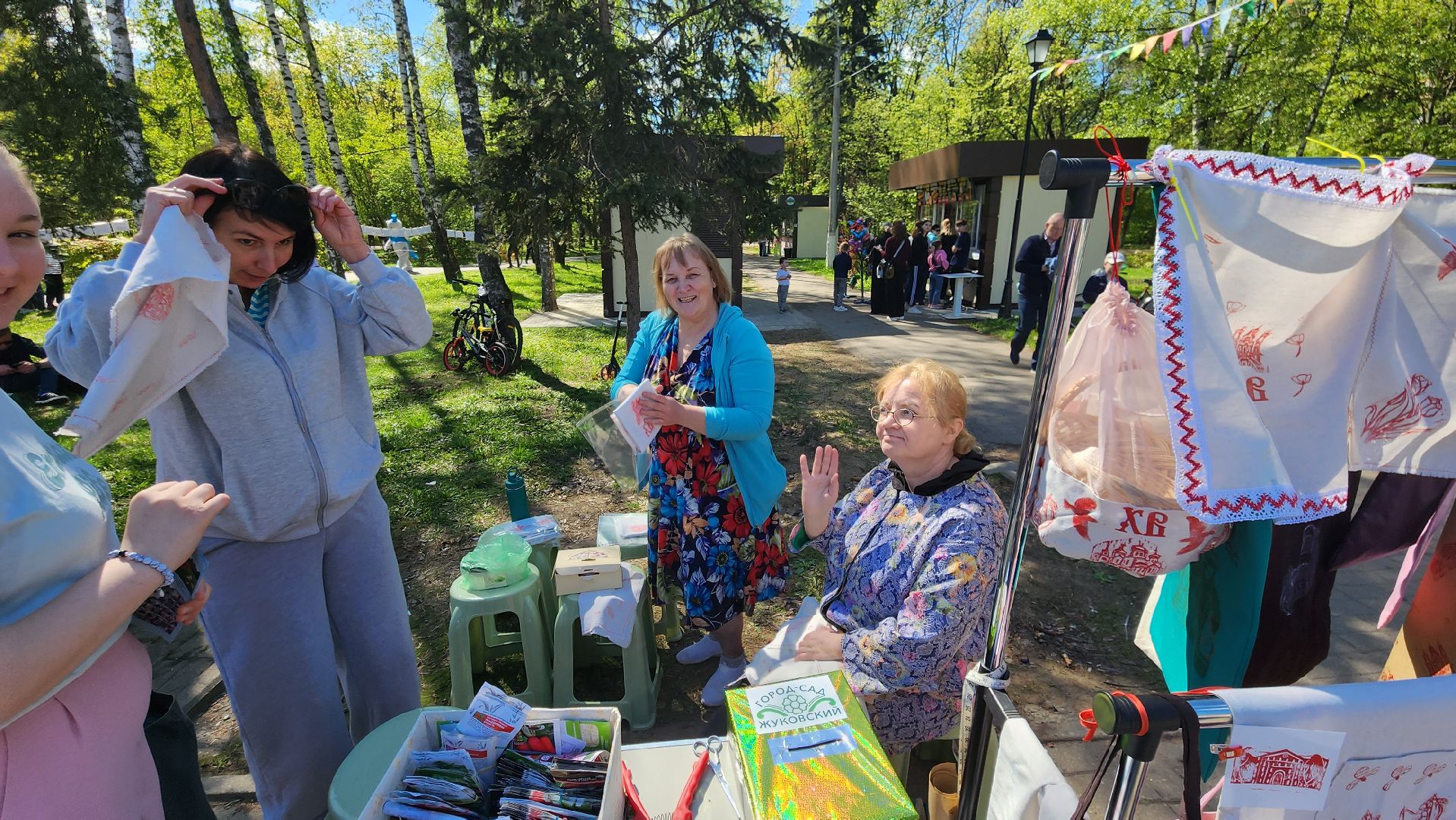 сквер 28 квартал, Ксения Лилеева, Алиса и Алексей Новиковы, открытие теплого сезона, праздник,
