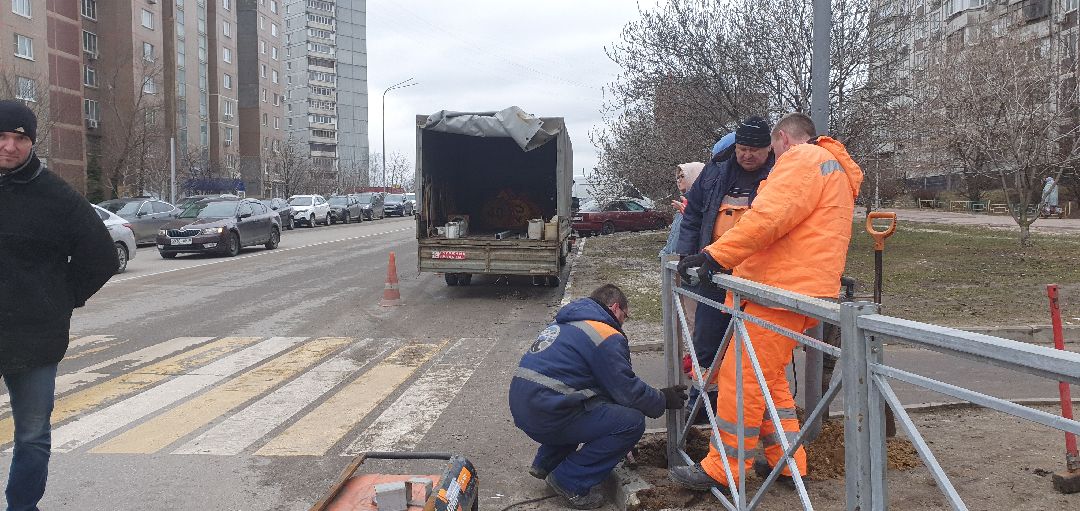 благоустройство, установка ограждений, пешеходный переход, перекресток, Дзержинский