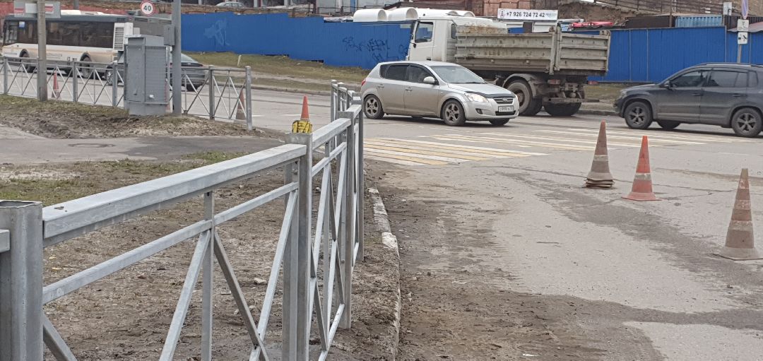 благоустройство, установка ограждений, пешеходный переход, перекресток, Дзержинский