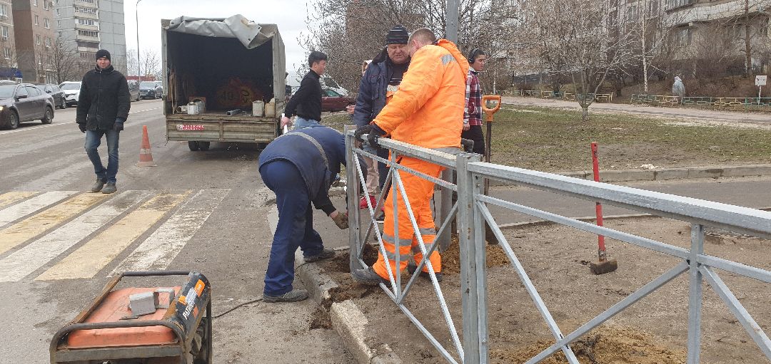 благоустройство, установка ограждений, пешеходный переход, перекресток, Дзержинский
