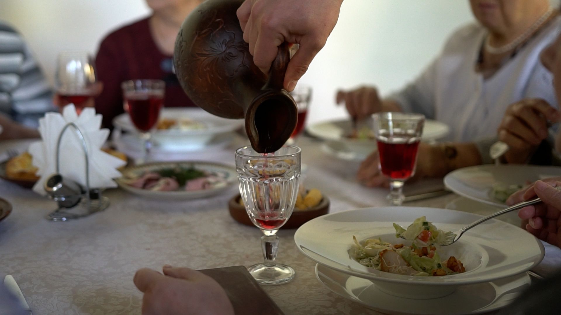 егорьевск, социальный проект, соединяя поколения, кафе, бесплатный обед, день труда, ветеран труда,