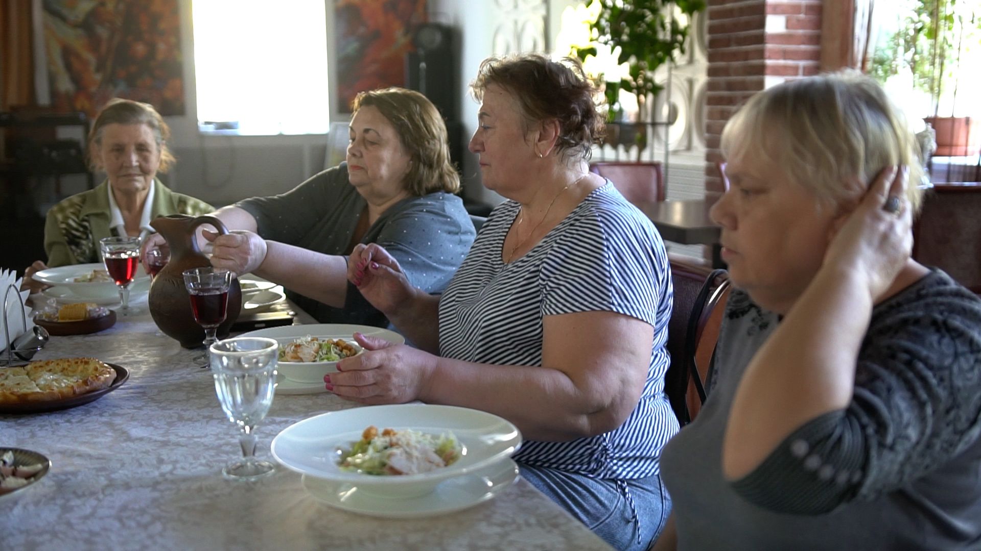 егорьевск, социальный проект, соединяя поколения, кафе, бесплатный обед, день труда, ветеран труда,